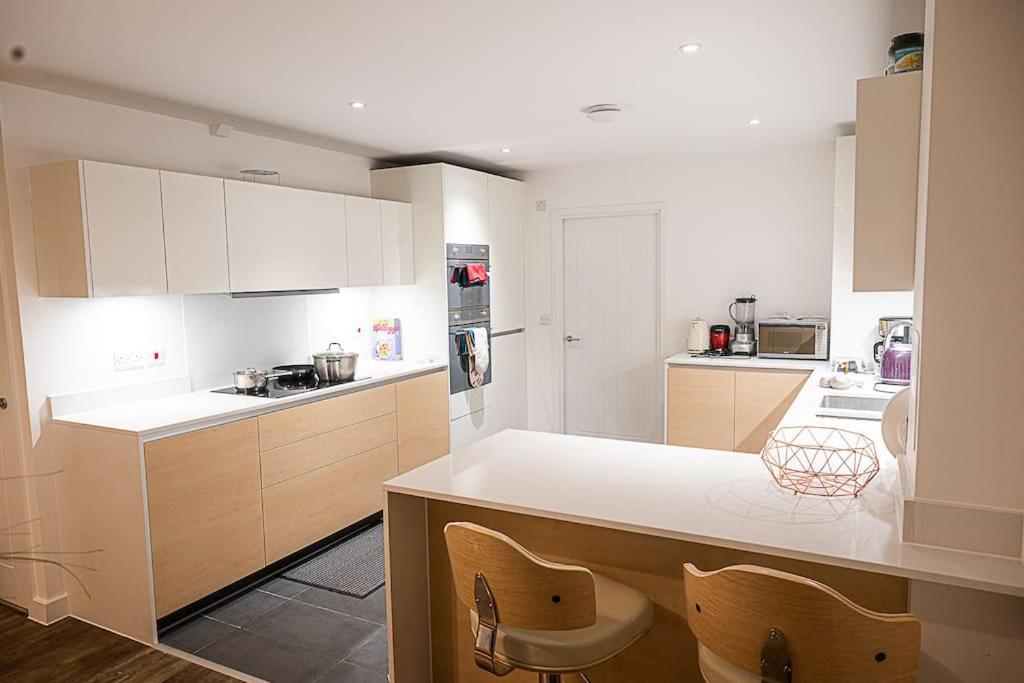 Exquisite Cozy House, Close To Train Station And Amenities Harold Wood エクステリア 写真