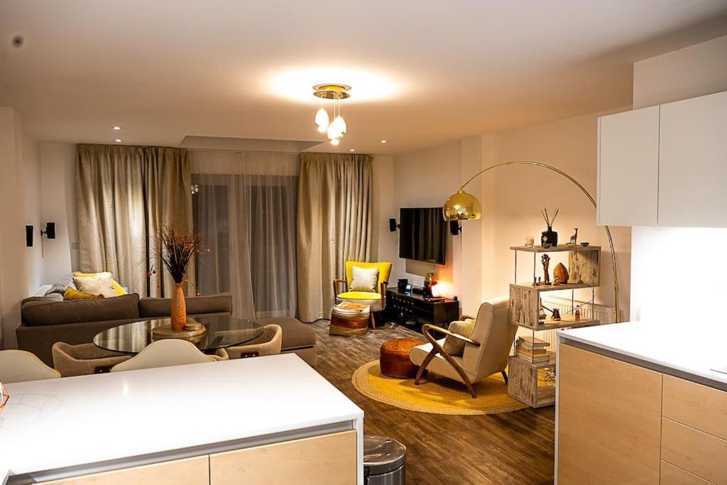 Exquisite Cozy House, Close To Train Station And Amenities Harold Wood エクステリア 写真