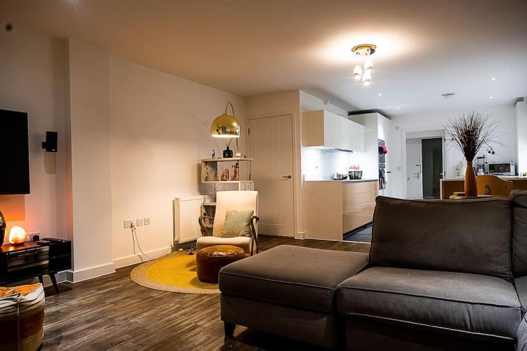 Exquisite Cozy House, Close To Train Station And Amenities Harold Wood エクステリア 写真
