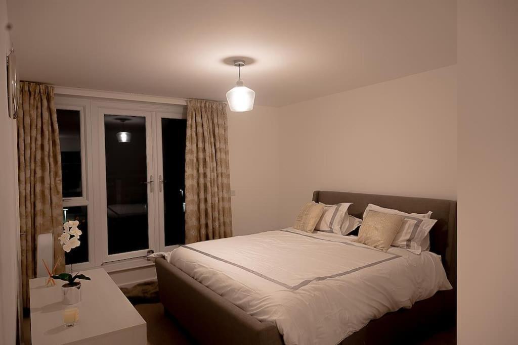 Exquisite Cozy House, Close To Train Station And Amenities Harold Wood エクステリア 写真